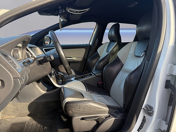 Volvo XC60 9 of 20