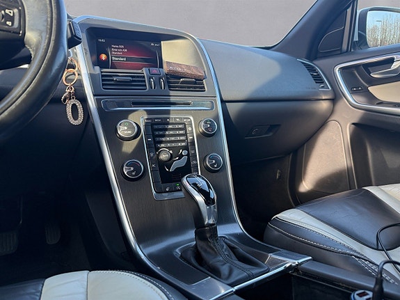 Volvo XC60 14 of 20