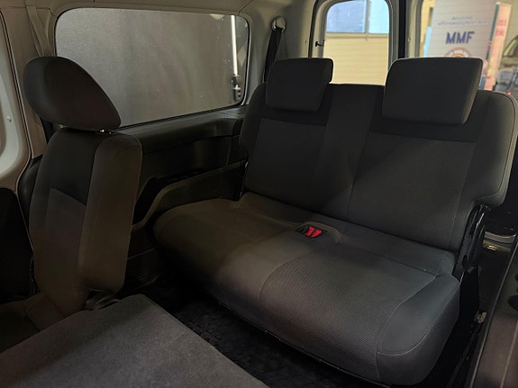 Volkswagen Caddy Maxi 18 of 22