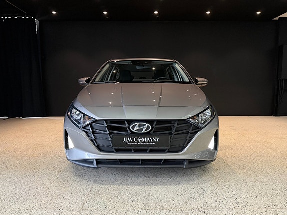 Hyundai i20 2 of 5
