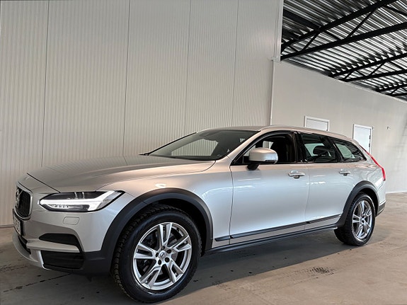 Volvo V90 Cross Country 4 of 5