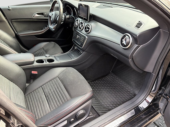 Mercedes-Benz CLA220 11 of 14