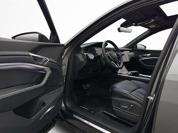 Audi Q8 11 of 30