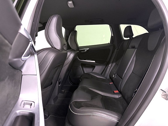 Volvo XC60 16 of 25
