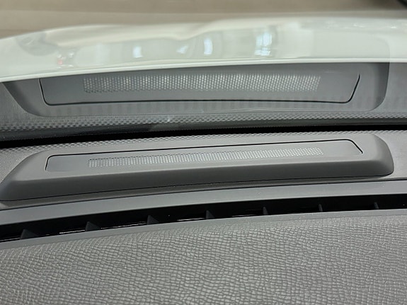 Volvo XC60 13 of 25