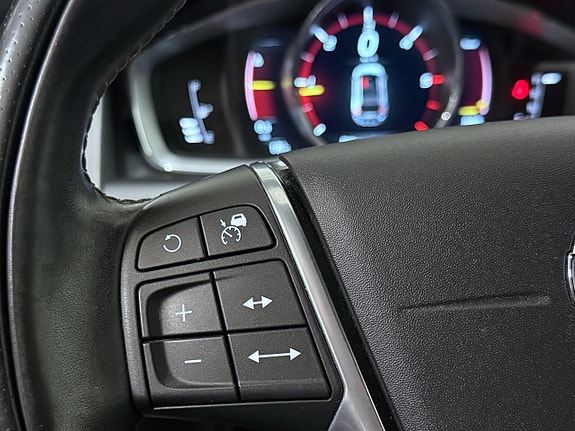 Volvo XC60 12 of 25