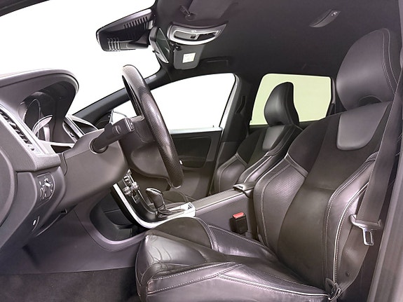 Volvo XC60 8 of 25