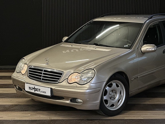 Mercedes-Benz C180 3 of 5