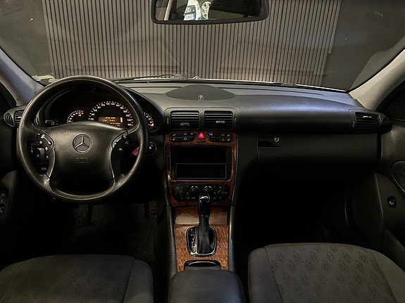 Mercedes-Benz C180 13 of 17