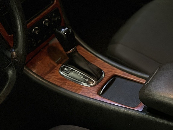 Mercedes-Benz C180 17 of 17