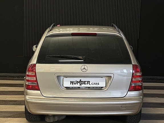 Mercedes-Benz C180 8 of 17