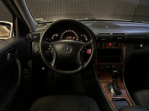 Mercedes-Benz C180 14 of 17