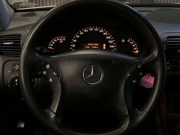 Mercedes-Benz C180 15 of 17