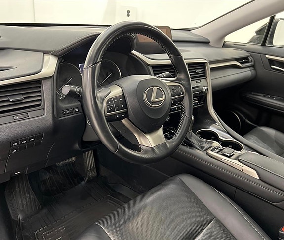 Lexus RX450hL 12 of 18