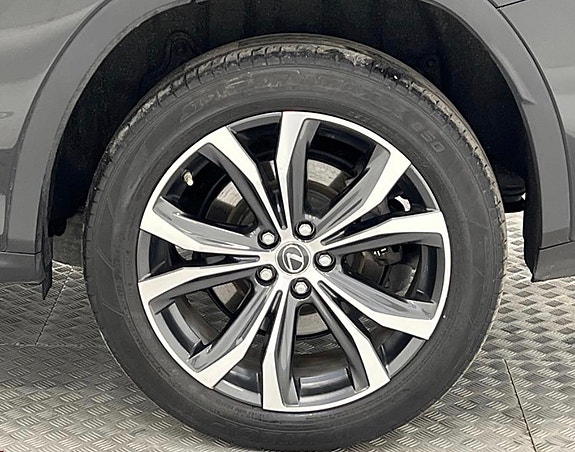 Lexus RX450hL 17 of 18