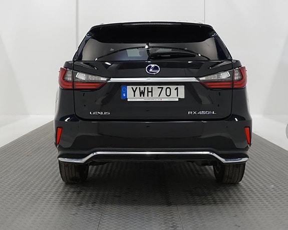 Lexus RX450hL 3 of 18