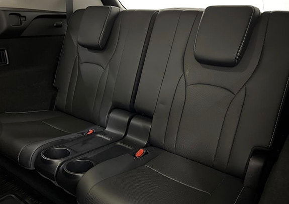 Lexus RX450hL 8 of 18
