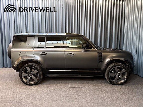 Land Rover Defender 110 4 of 5