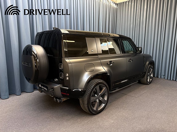 Land Rover Defender 110 3 of 5