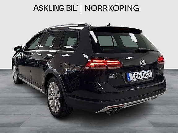 Volkswagen Golf Alltrack 2 of 5