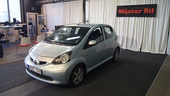 Toyota Aygo 2 of 5