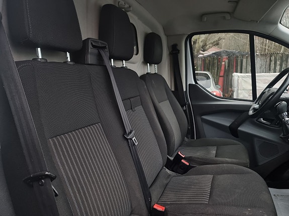 Ford Transit Custom 8 of 13