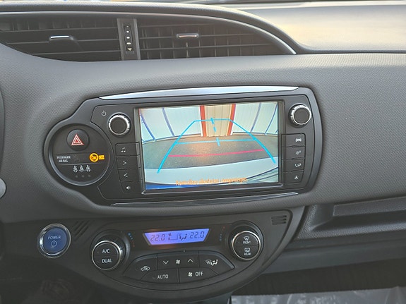 Toyota Yaris 8 of 15