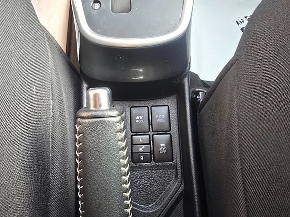 Toyota Yaris 12 of 15