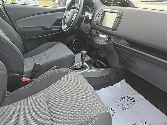 Toyota Yaris 6 of 15