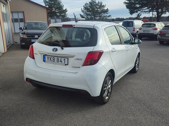 Toyota Yaris 4 of 5