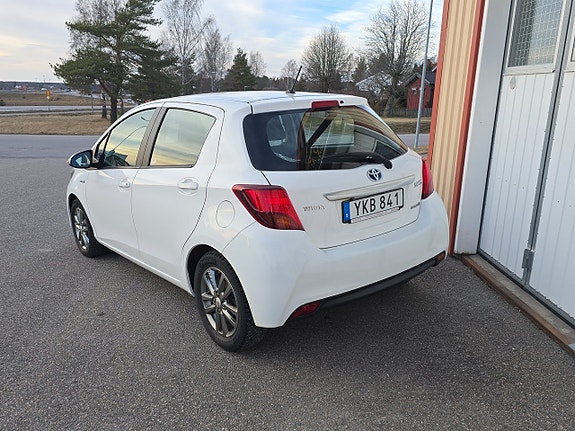 Toyota Yaris 3 of 5