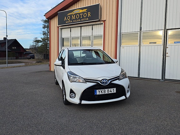 Toyota Yaris 2 of 5