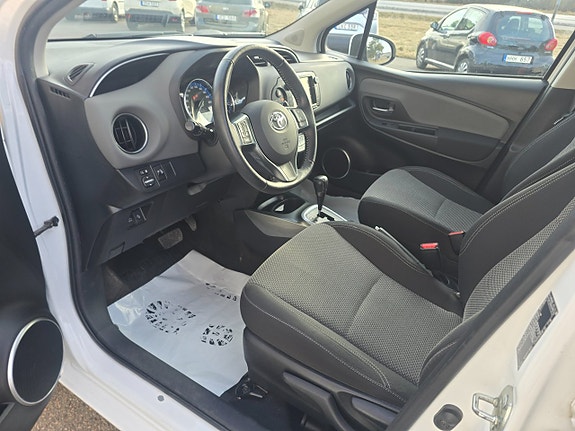 Toyota Yaris 5 of 5
