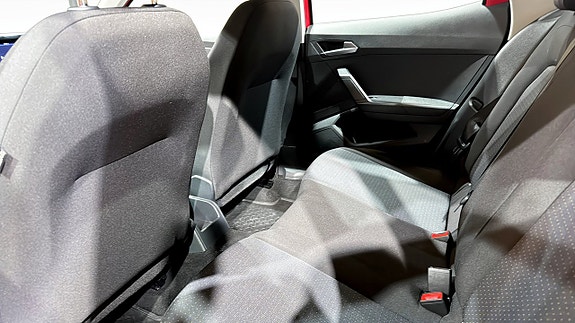 Seat Arona 11 of 19
