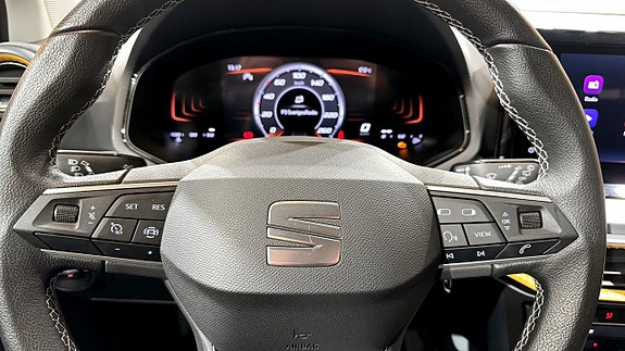 Seat Arona 17 of 19