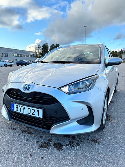 Toyota Yaris 2 of 10