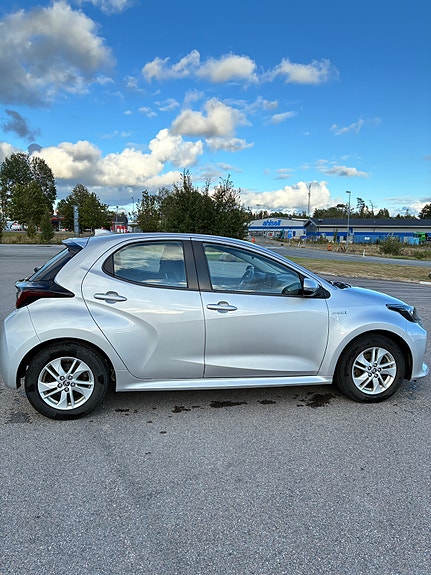 Toyota Yaris 3 of 10