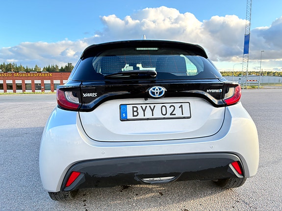 Toyota Yaris 4 of 10