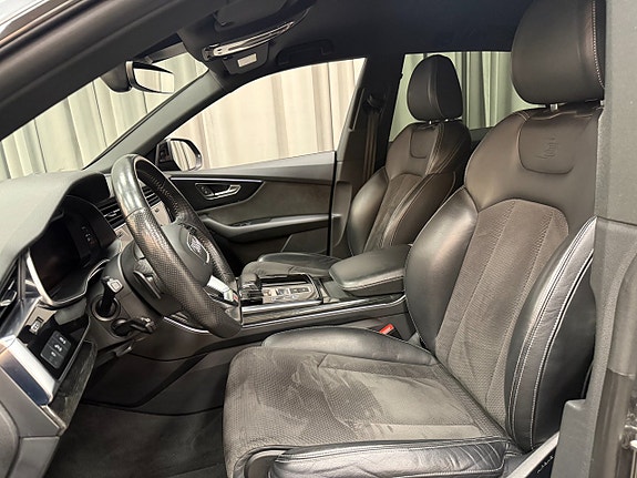 Audi Q8 9 of 17