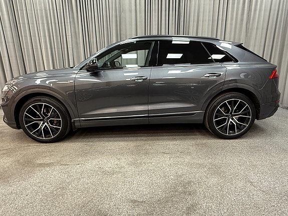 Audi Q8 2 of 17