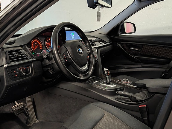 BMW 320 3 of 5