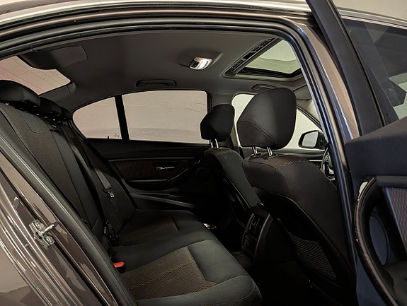 BMW 320 17 of 25