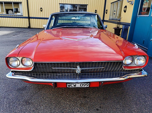 Ford Thunderbird 3 of 5