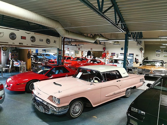 Ford Thunderbird 16 of 26