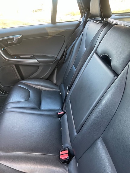 Volvo V60 17 of 19