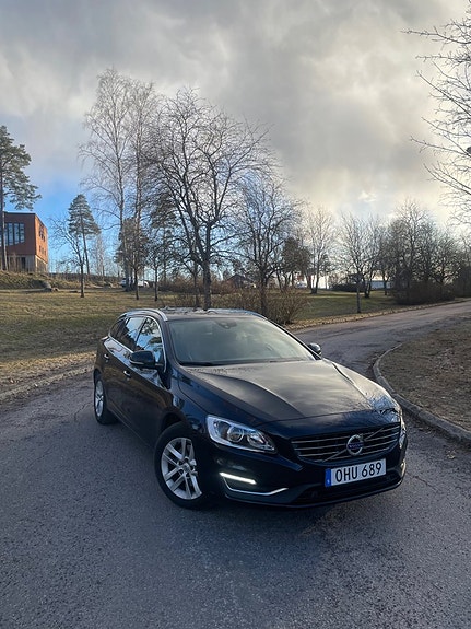 Volvo V60 2 of 5