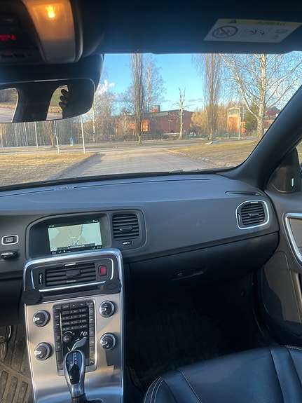 Volvo V60 16 of 19