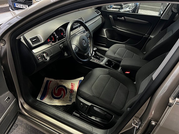 Volkswagen Passat 8 of 15