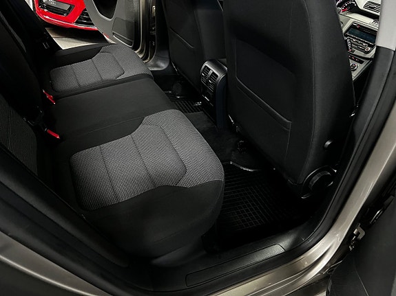 Volkswagen Passat 11 of 15