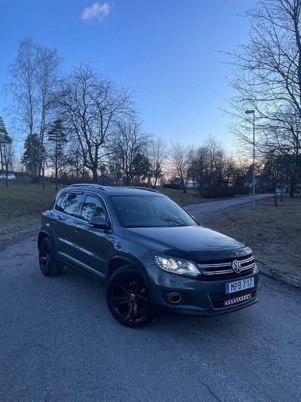 Volkswagen Tiguan 2 of 5